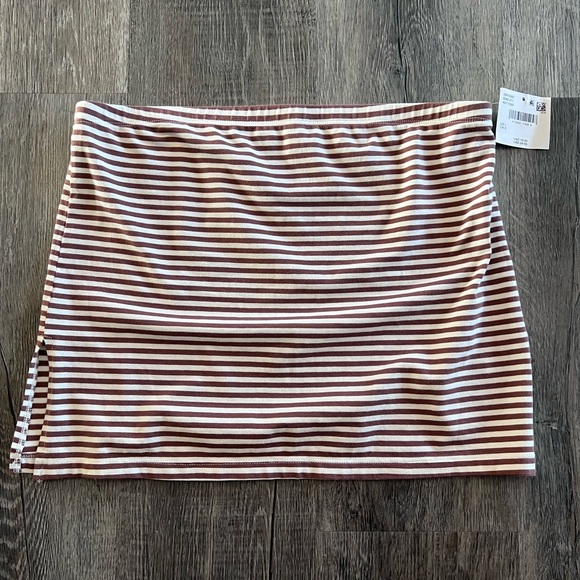 American Eagle main squeeze side slit tube top - Picture 4 of 7